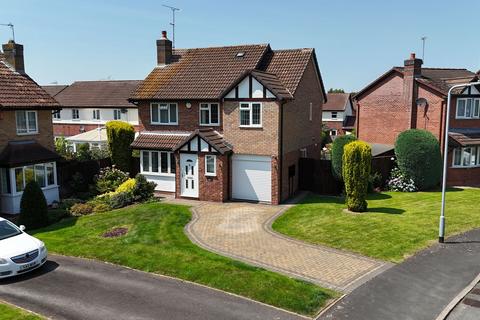 Thomas Avenue, Stone, ST15