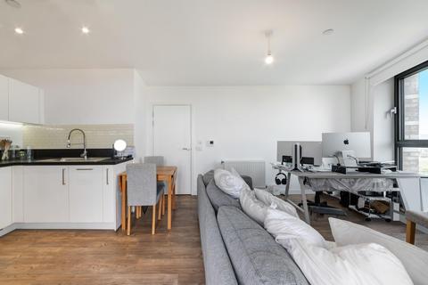 1 bedroom apartment for sale, Kingfisher Heights, London, E16