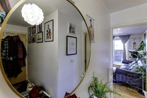 2 bedroom flat for sale, Poppy Drive, Enfield