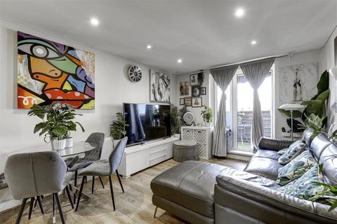2 bedroom flat for sale, Poppy Drive, Enfield