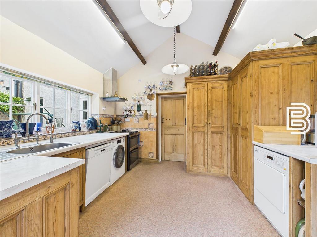 Kitchen (2).jpg