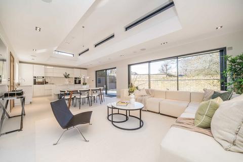 4 bedroom detached house to rent, Lavender Mews, Surbiton KT6