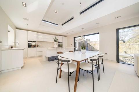 4 bedroom detached house to rent, Lavender Mews, Surbiton KT6