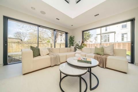 4 bedroom detached house to rent, Lavender Mews, Surbiton KT6