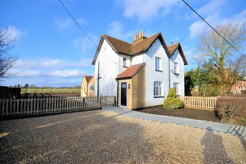2 bedroom semi-detached house to rent, Moors Lane, Chesham HP5