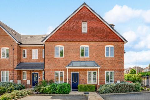 2 bedroom flat for sale, Amersham Road, Hazlemere, HP15