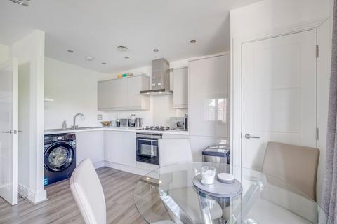 2 bedroom flat for sale, Amersham Road, Hazlemere, HP15