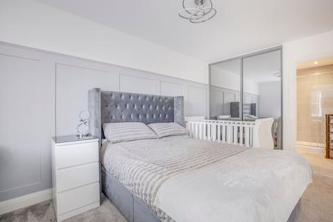 2 bedroom flat for sale, Amersham Road, Hazlemere, HP15