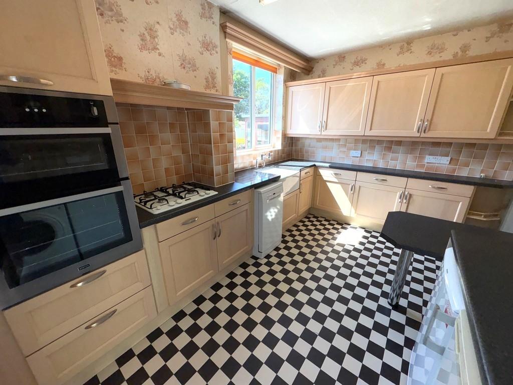 139 Torbay Kitchen3