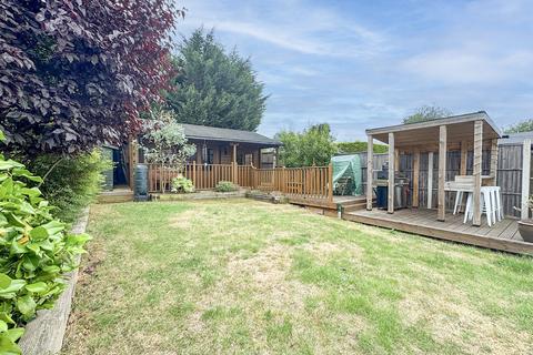 3 Broad Close, Hockley, SS5 5DE