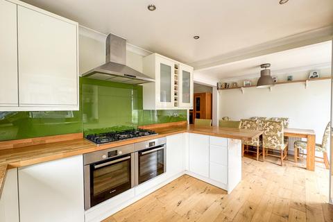 3 Broad Close, Hockley, SS5 5DE