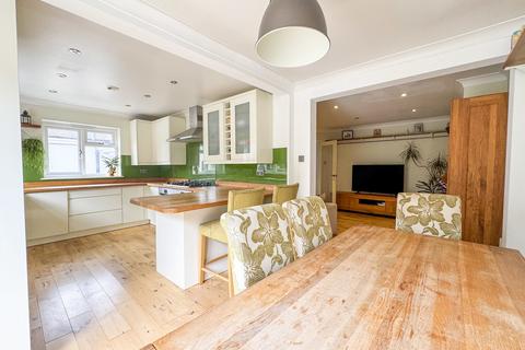 3 Broad Close, Hockley, SS5 5DE