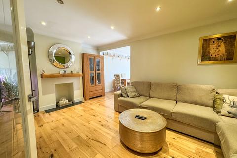 3 Broad Close, Hockley, SS5 5DE