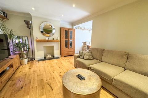 3 Broad Close, Hockley, SS5 5DE