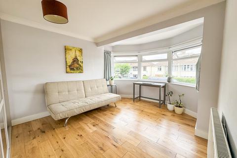 3 Broad Close, Hockley, SS5 5DE