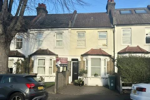 Tharp Road, Wallington