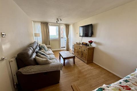 1 bedroom flat for sale, Biscoe Close, Hounslow TW5