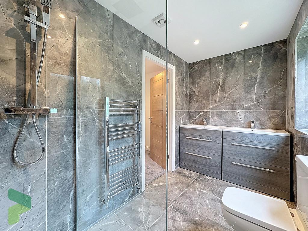 Main bedroom ensuite