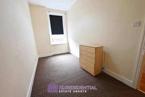 2 bedroom flat to rent, Whitehall Road, Bensham NE8