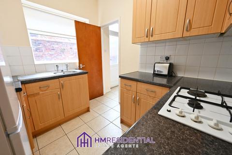 2 bedroom flat to rent, Whitehall Road, Bensham NE8