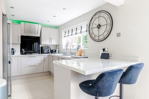 16 Harpenden Drive, Dunscroft, Doncaster, DN7 4HF