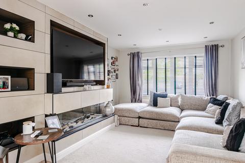 16 Harpenden Drive, Dunscroft, Doncaster, DN7 4HF