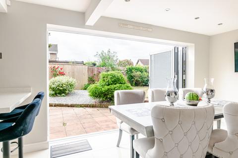 16 Harpenden Drive, Dunscroft, Doncaster, DN7 4HF