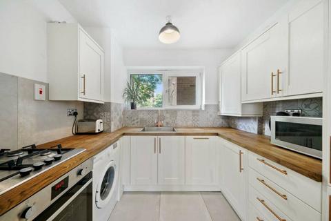 2 bedroom flat for sale, Marshall Court, Stockwell, London, SW4