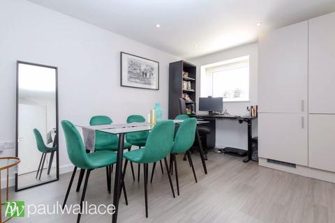 2 bedroom flat for sale, Lampits, Hoddesdon