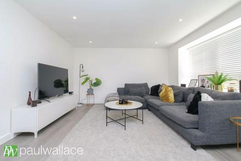 2 bedroom flat for sale, Lampits, Hoddesdon