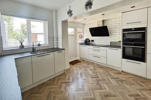 31 Bonner Drive, Sutton Coldfield, B76 1DY
