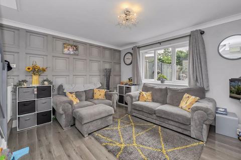 2 bedroom terraced house for sale, Cloverfields, Thurston