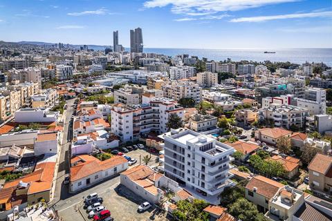 3 bedroom property, Gladstonos 118