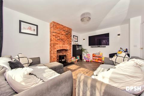 3 bedroom semi-detached house for sale, Eastfield Crescent, Woodlesford, Leeds