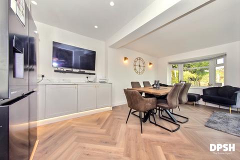 3 bedroom semi-detached house for sale, Eastfield Crescent, Woodlesford, Leeds