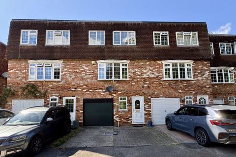 11 Fieldhead Gardens, Bourne End, SL8 5RN