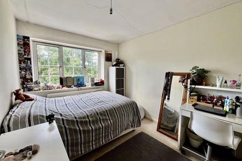 11 Fieldhead Gardens, Bourne End, SL8 5RN