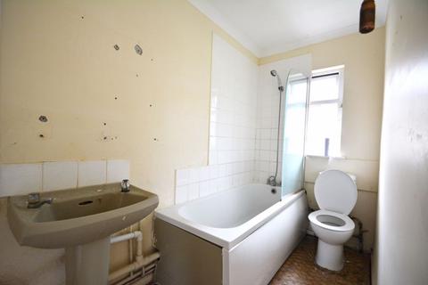 1 bedroom bungalow for sale, The Broadway, Minster