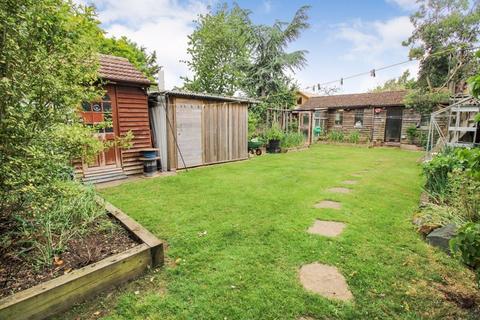 4 bedroom semi-detached house for sale, Lynwood Avenue, Luton LU2
