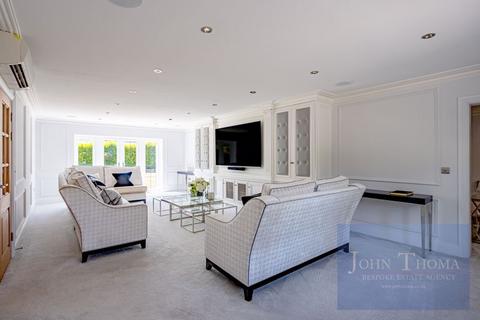 4 bedroom detached house for sale, Lower Bedfords Road, Romford RM1