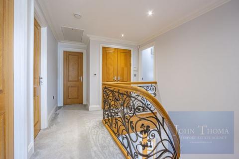 52 Lower Bedfords Road, Romford, RM1 4DG