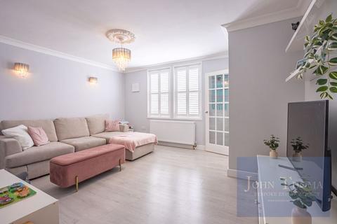 2 bedroom terraced house for sale, Arrowsmith Road, Chigwell IG7