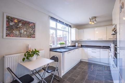 2 bedroom terraced house for sale, Arrowsmith Road, Chigwell IG7
