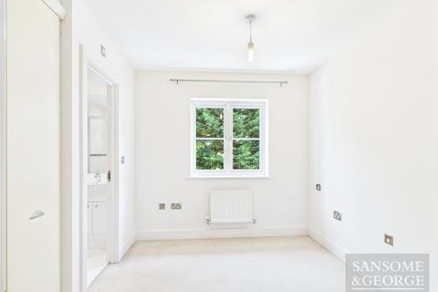 5 Breach Gardens, Sherfield On Loddon, Hook, RG27 0AW
