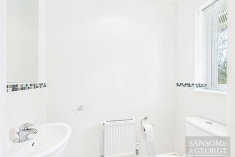 5 Breach Gardens, Sherfield On Loddon, Hook, RG27 0AW