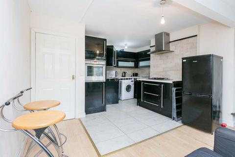 3 bedroom apartment to rent, Essex Road, Islington, N1