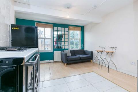 3 bedroom apartment to rent, Essex Road, Islington, N1