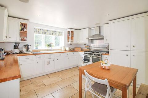 15 Brighton Road, Hooley, Coulsdon, CR5 3EJ