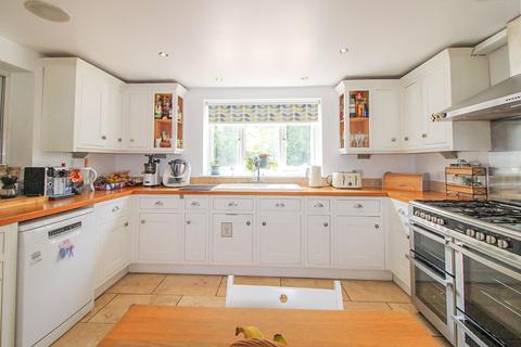 15 Brighton Road, Hooley, Coulsdon, CR5 3EJ