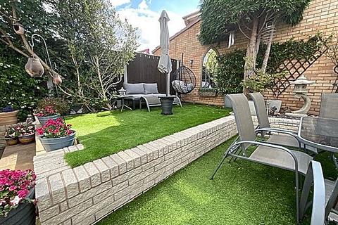 4 Chaucer Close, Stourbridge, DY8 4PL